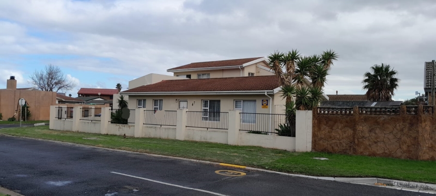 5 Bedroom Property for Sale in Onverwacht Western Cape